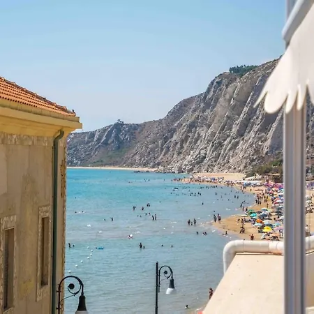 펜션 Terrazza Finemente Ristrutturata Di Fronte Al Mare 시큘리아나