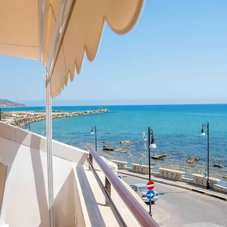 Terrazza Finemente Ristrutturata Di Fronte Al Mare * 시큘리아나