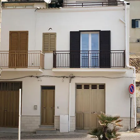 Terrazza Finemente Ristrutturata Di Fronte Al Mare 펜션 *